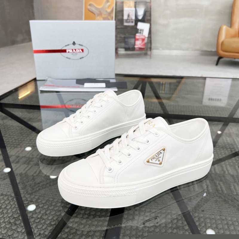 Pra*a casual shoes
